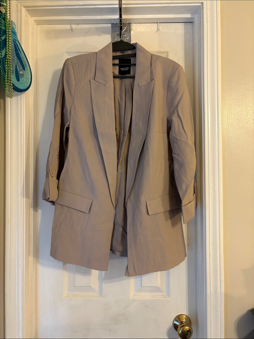 NWT Vera Wang easy blazer women’s size medium in ace beige.